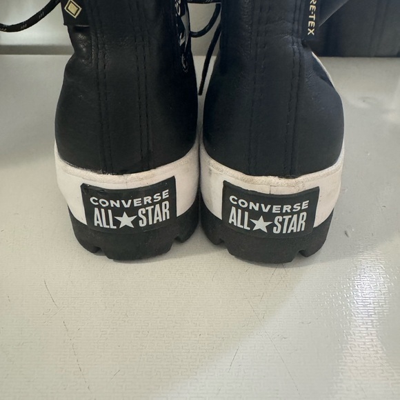 Converse Goretex Shoes - Picture 2 of 4